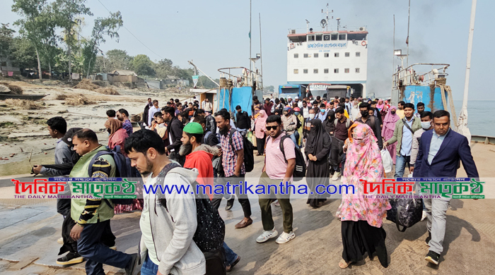  এয়োদশ জাতীয় সংসদ নির্বাচনে ভোট দিতে বাড়িতে ফিরছে মানুষ॥ফেরি ঘাটে ভিড়